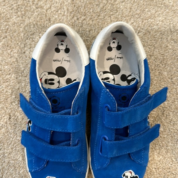 Disney Blue Master of Arts Mickey Mouse shoes Boys US size 2.5 - Picture 2 of 8